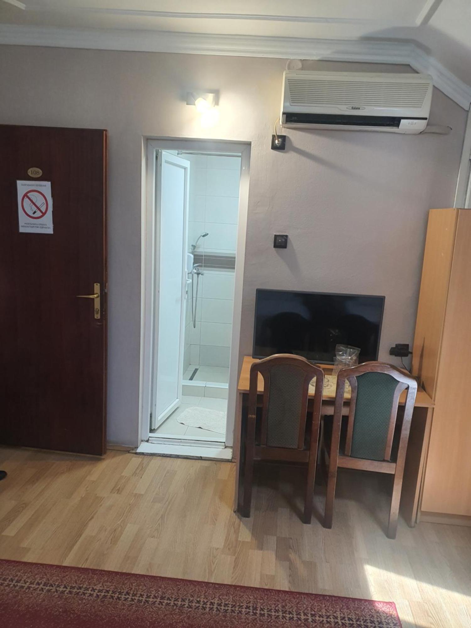 Guest House Vila Bor Novi Sad Exterior foto